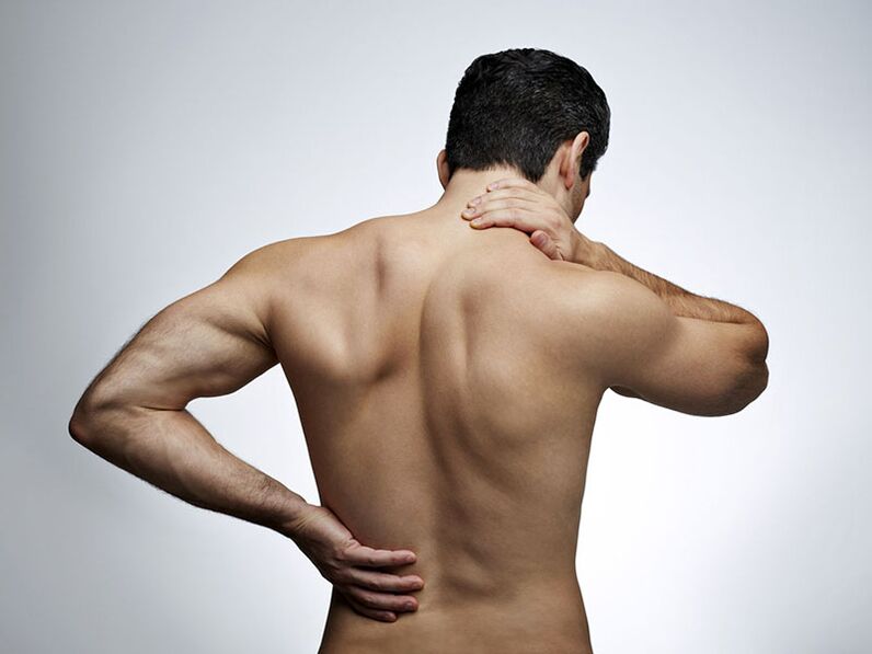 Os principais síntomas da osteocondrose son dor no pescozo, costas e lumbar. 
